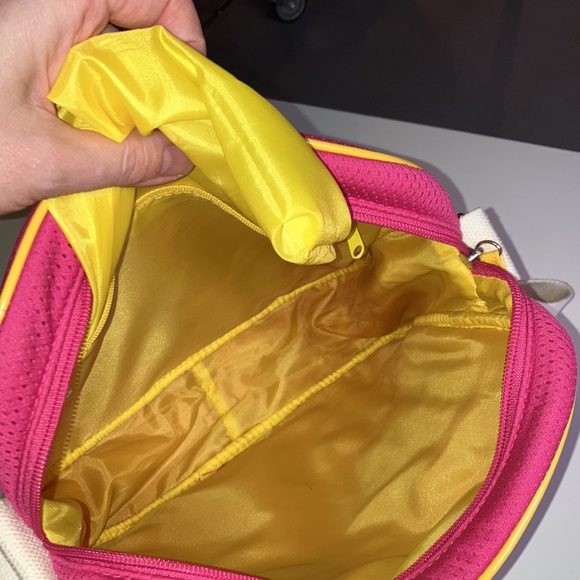 Sporty pink purse - Picture 4 of 7